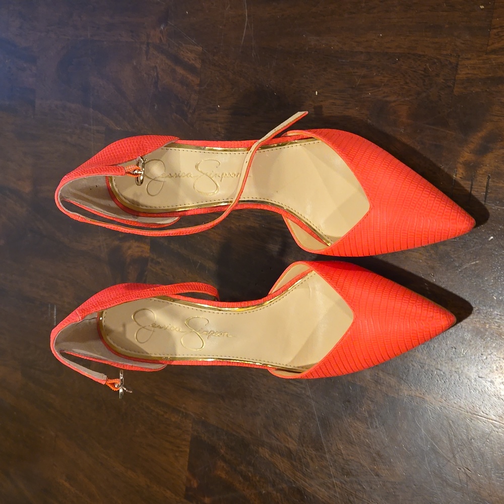 Jessica Simpson hot pink heels!